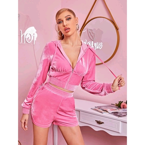 💞 Zip up Ruched Bust Hooded velvet jacket & shorts set 💞 - Picture 3 of 7